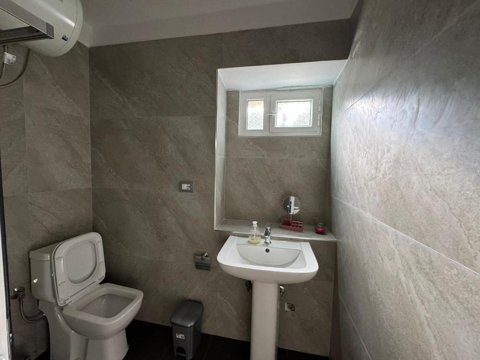 Isaraj Guest House Gjirokastër Habitación foto